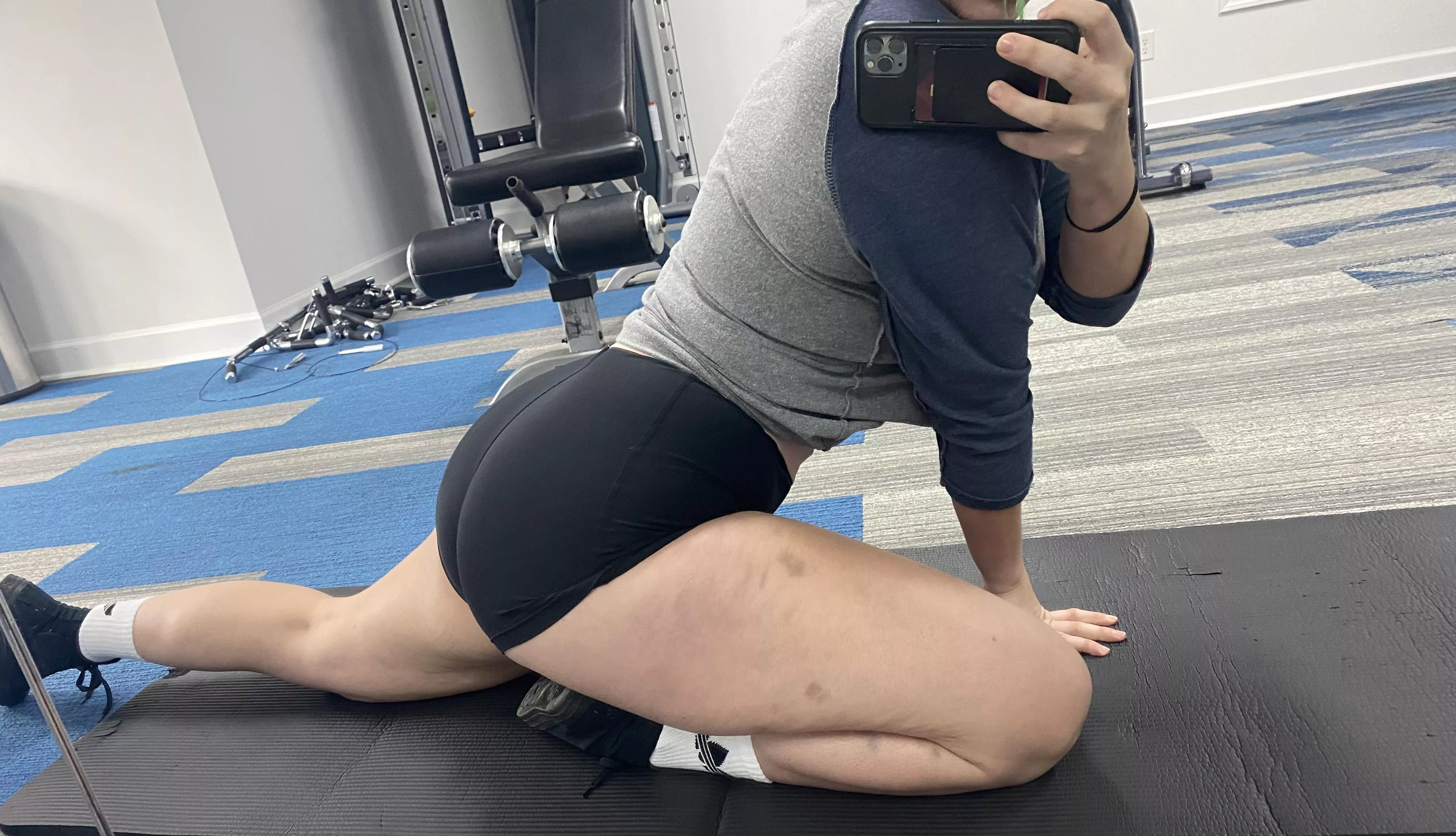 I don’t have any original poses 🤷🏻‍♀️ anyways I threw up from leg day today, how’s your Friday :) (OC) posted by ashy_thick