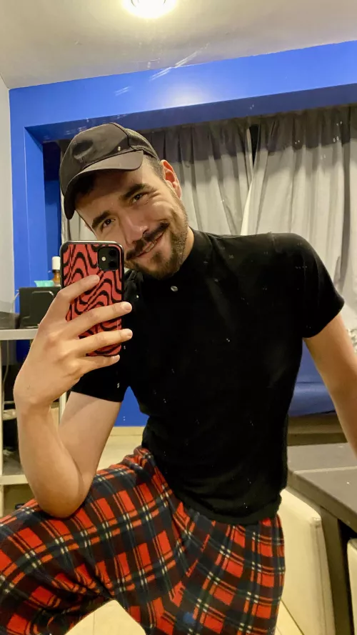 I don’t know what to say, I just had a very happy night surrounded by friends… and it’s been a bit tough for me lately, so I celebrated with this picture by ferlozs