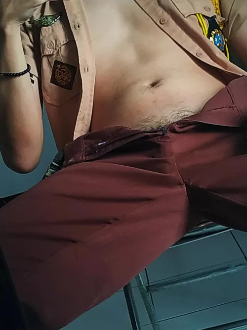 I don't mind for a peek 😏 by randomm_boiii