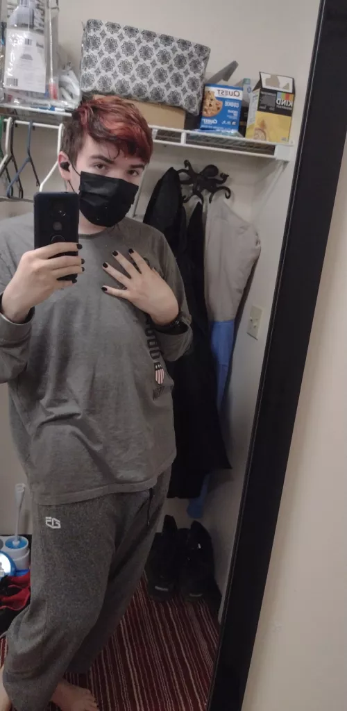 I don't think I'm that good looking, bit my nails feel pretty :) by gogeta224