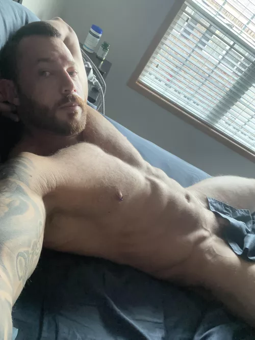 I don’t want to get out of bed 😩 cum join me? by ClydeXXXL