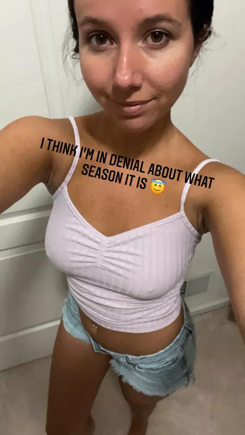 I dress like it’s always summer ☀️ by nudiststreamer