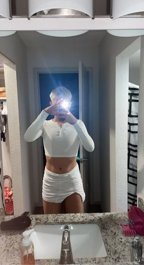 i feel like a lady🙈 by Independent_Score_59