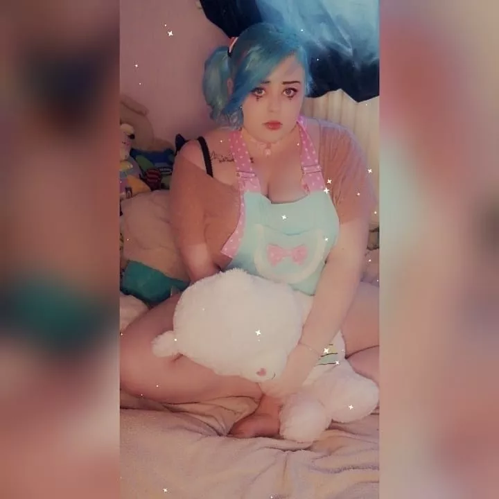 I feel like a pwincess!!!! Do you like my pweety outfit??? Xoxox posted by LittleBrat01