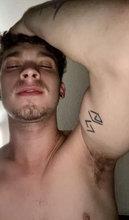 I feel like this is one of my most used poses because my hair is always crazy af, but it’s great for some pit action by Large_Tension