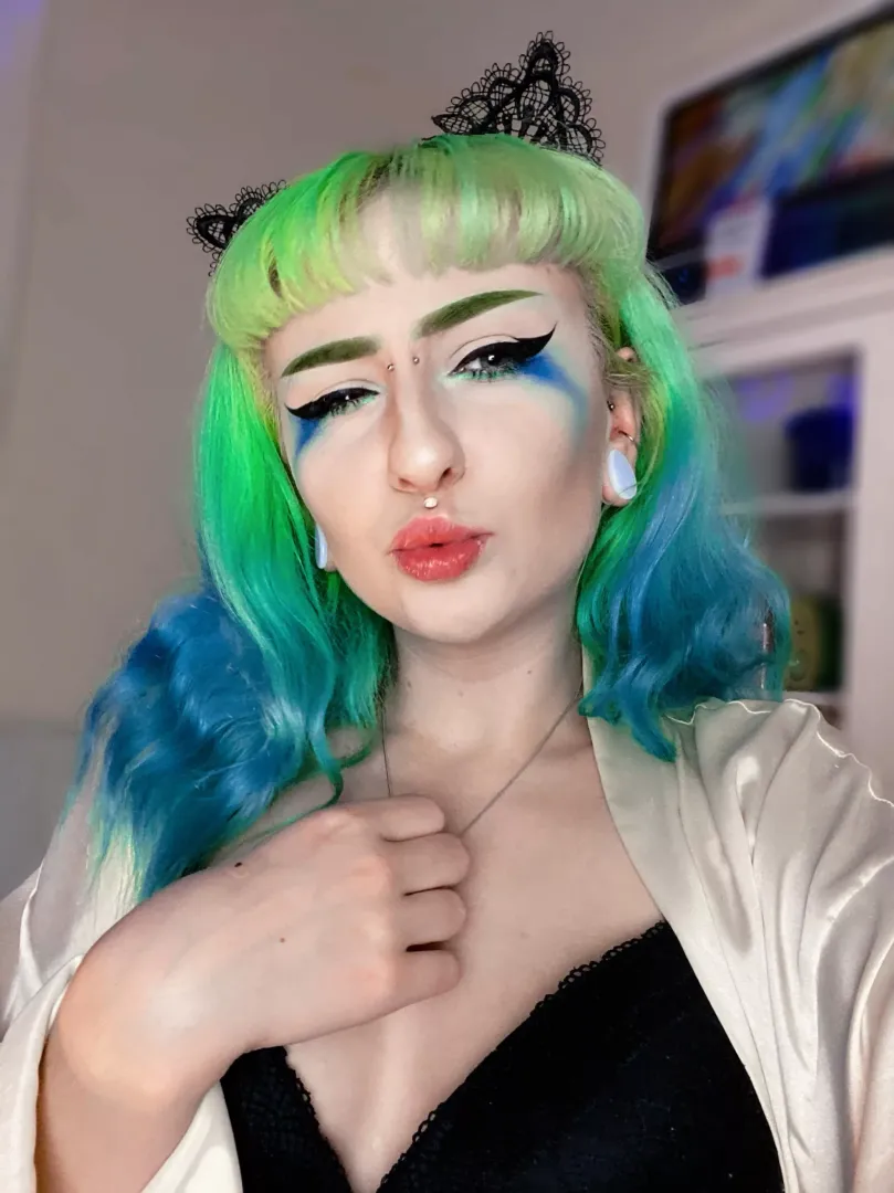 I feel naked without my eyeliner! posted by LenaAmelia