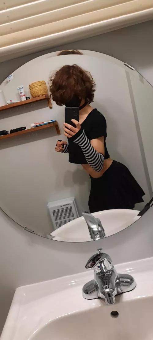 I feel so lonely... I just wanr a real boyfriend... by aaaaaaataaaaya