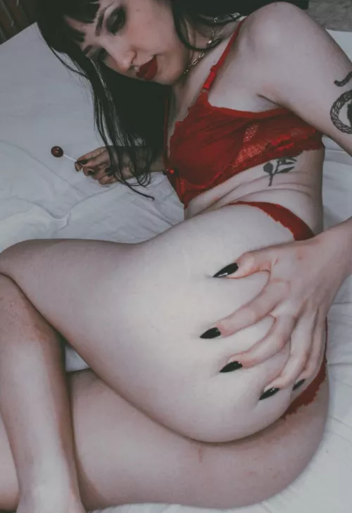 I feel so lonely today, I might get some lollipop 🍭 by asukavioletof