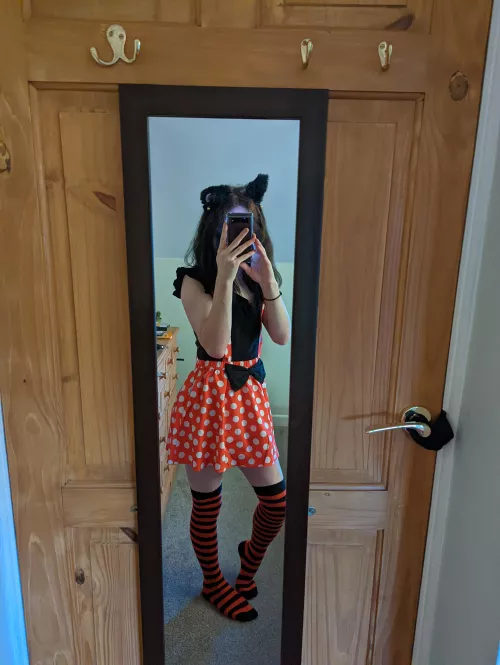 I fell over doing this pose... by metal_femboy74