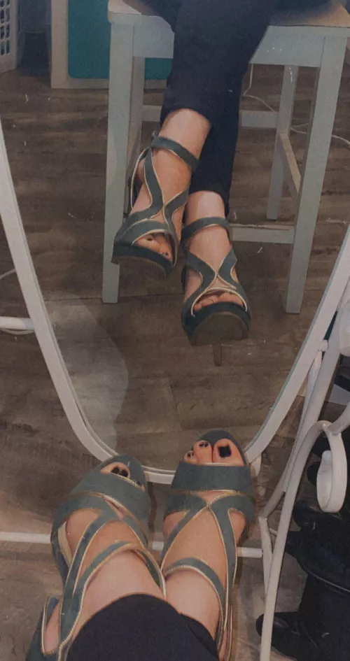 i felt pretty here by rikkis_feet