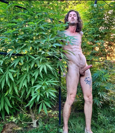 I fertilize my plants with cum by SexxxCravvvings