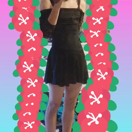 I figured I’d post this pic even though it’s similar to my last one, I got a lot of compliments on my legs so I did a “no-sock leg reveal” haha, enjoy! (ALSO HAPPY FEMBOY FRIDAY!! Almost missed it! If you like the post let me know!) by FoxySushi