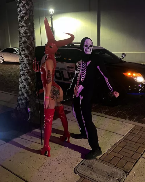 I figured you would enjoy my full latex costume 💦 by smallviv