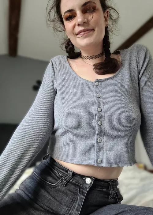 i finally moved out of my parents' house! it only took eighteen months! everyone say well done eliza 🌻 by el1z-a