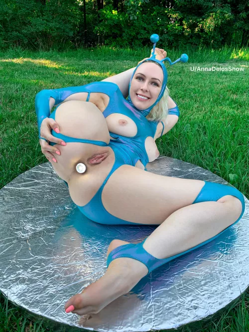 I flew from another planet to spend Halloween with you😜 by AnnaDelosShow