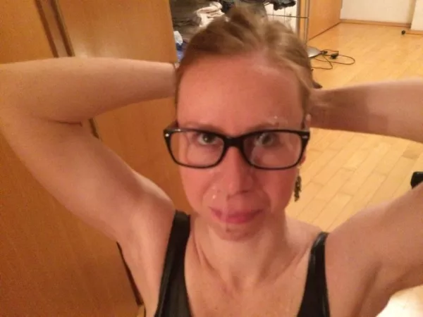 I fucking hate it but if you pay me I'll let you come all over me by georgepauljohnringo