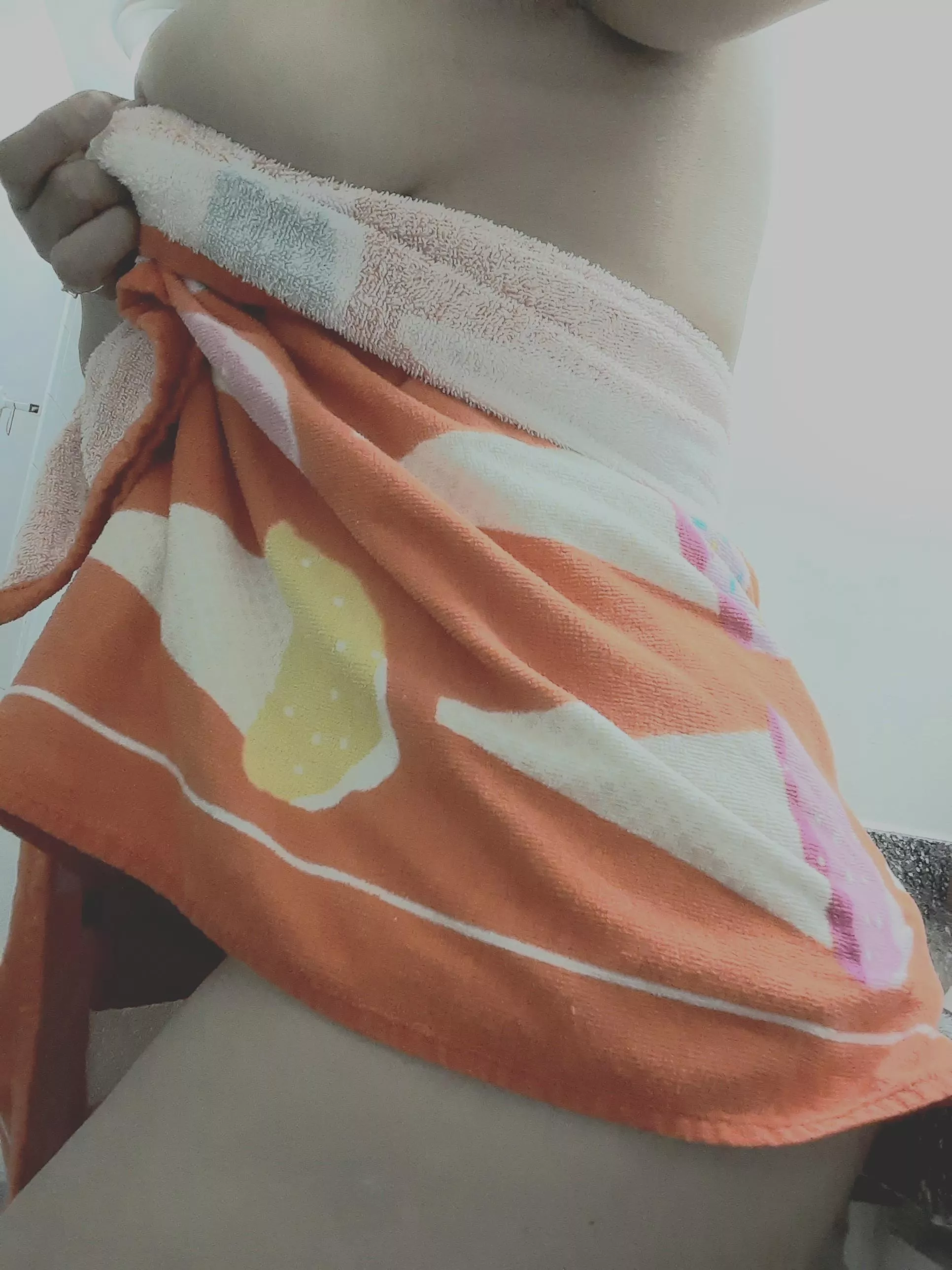 I gained 5 lbs an I feel like a whale. Someone tell me I'm pretty lol 😭 posted by babygjane