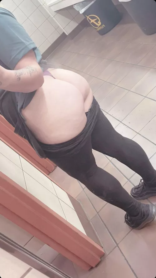 I get so horny at work who can help me😜 by Blackdahlia_18