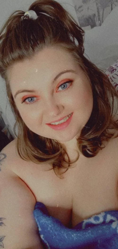 I got a new hair scrunchie 😍 by Islah-may