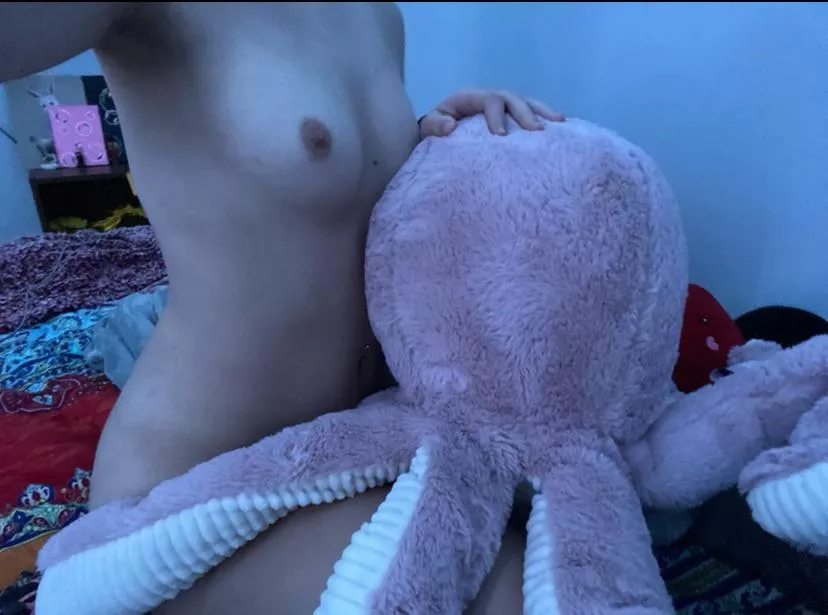 I got a tentacle plushy! Please someone who likes hentai tell me that this is the best purchase ever?! I just wanna ride it and grind on it🤤🤰🐙 posted by Nyaneko_