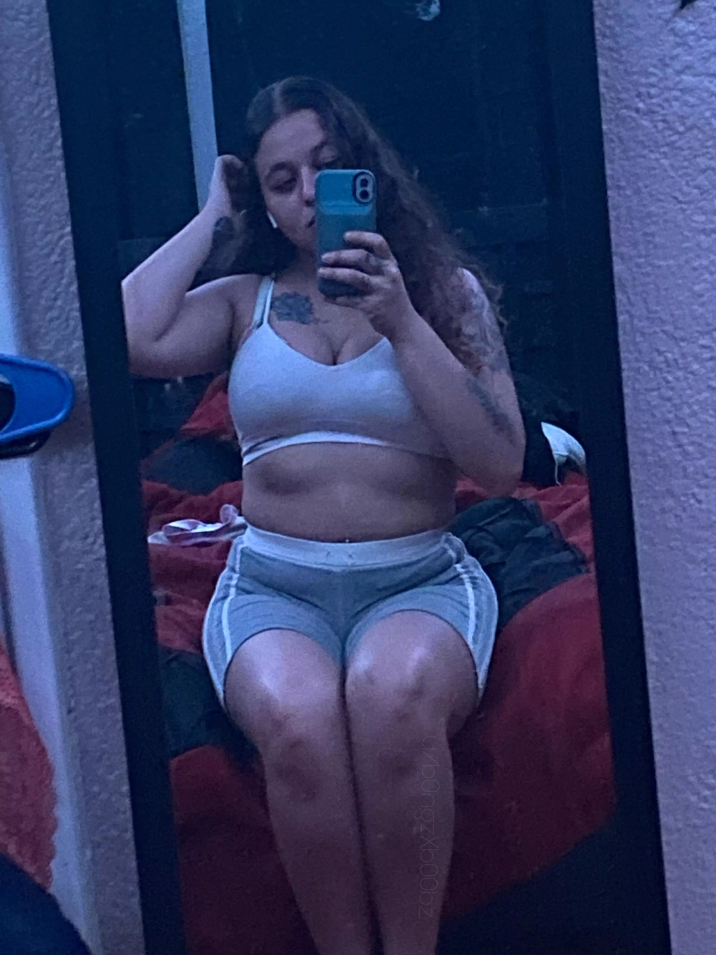 I got little love handles you can squeeze on🥺 posted by b0ngzXb00bz