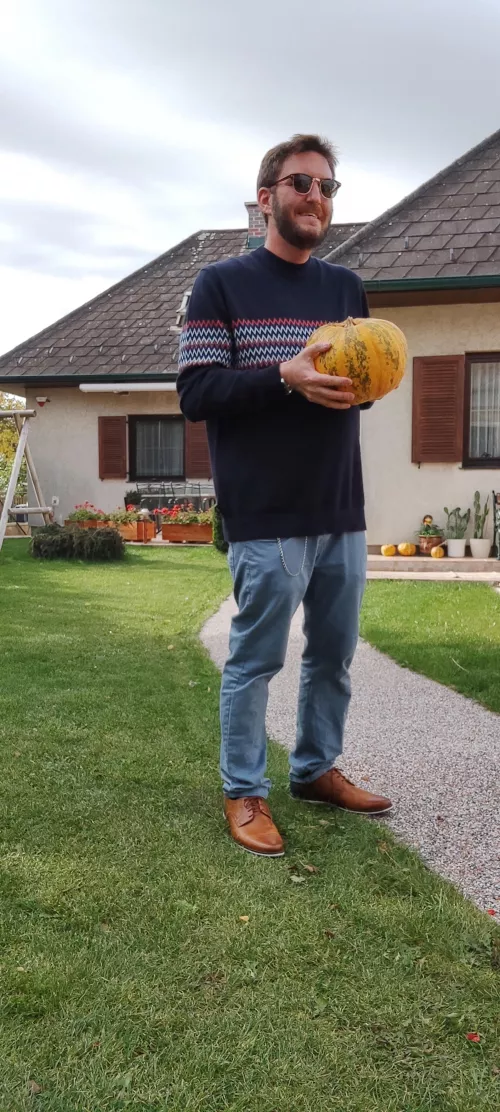 I got myself a new pullover! by elektrorumpel