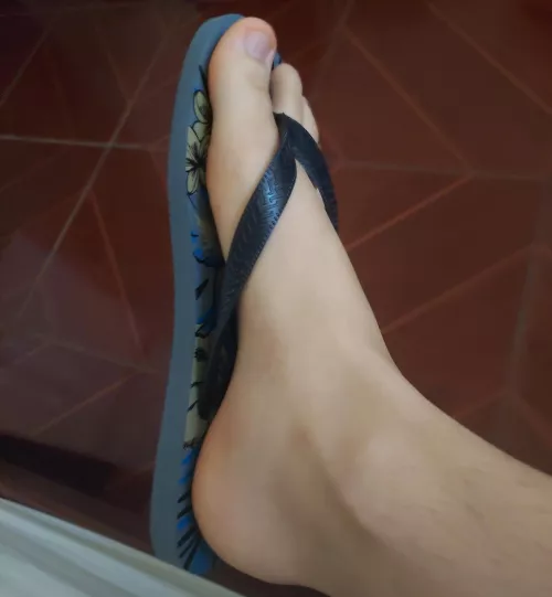 I got new flip flops 😊 [19] by LukeCinnabun