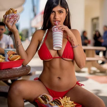 I guess she only does cam stuff now by Shivn