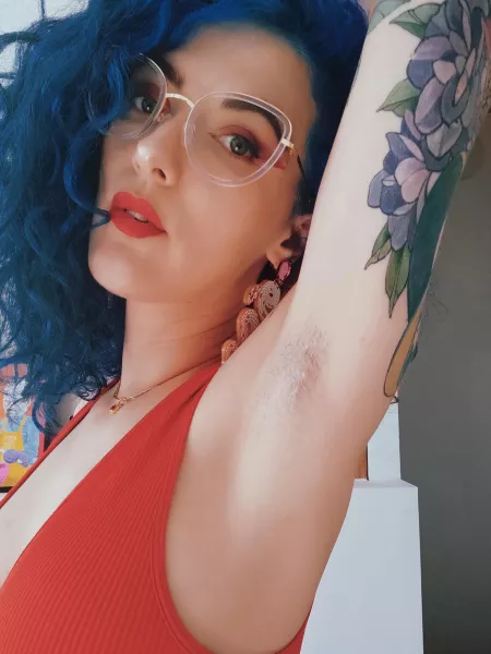 I guess this arm is my good profile 😊 by Haelle