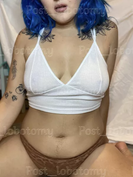 I have a little happy trail. What do you think? by vivoenunsueno