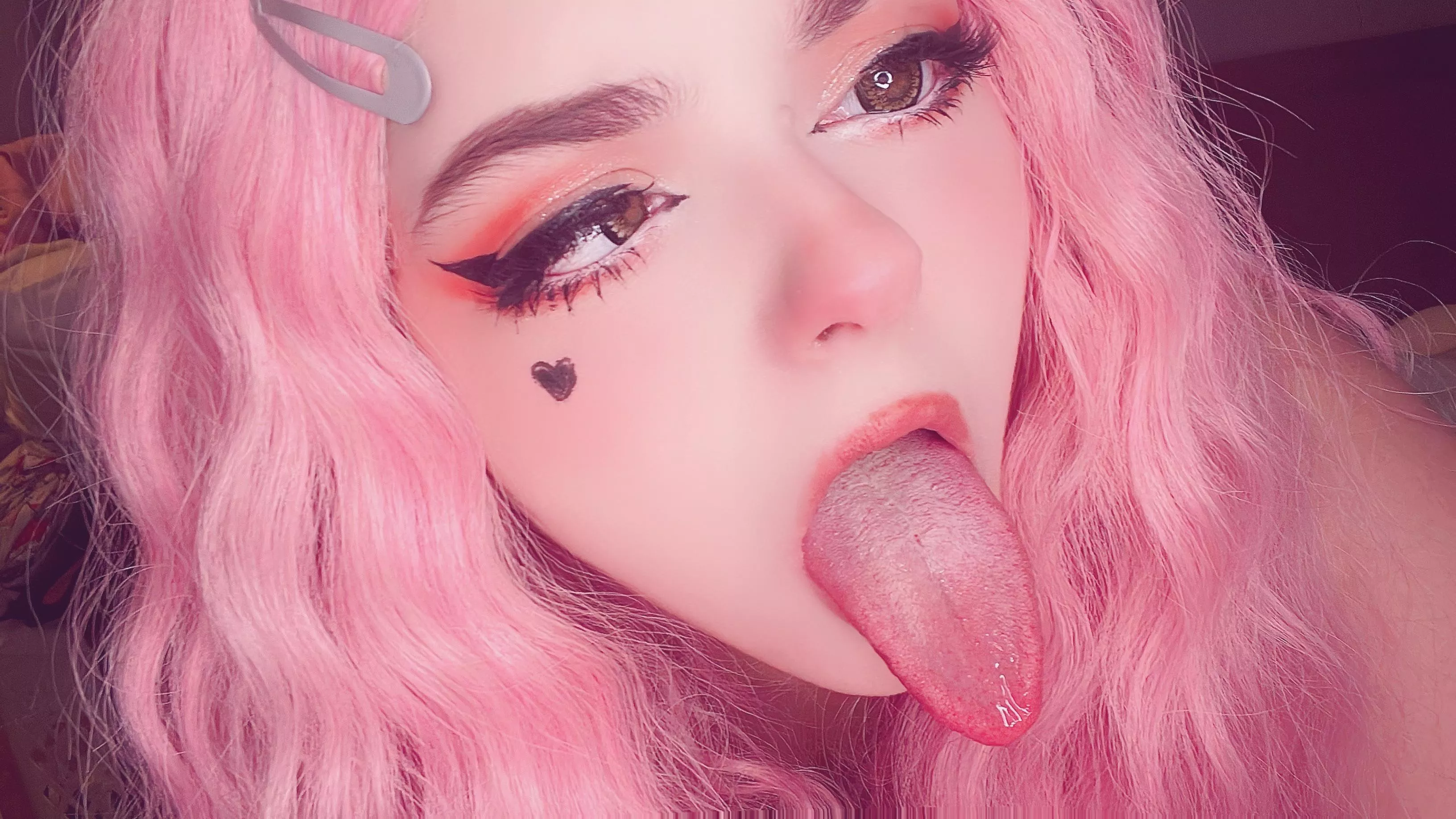 I have a long tongue posted by cosplayreni