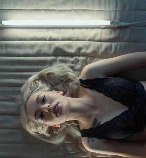 I have always dreamed of becoming a model, because models are in the spotlight. 朗😎👇 by Negative-Link-5332