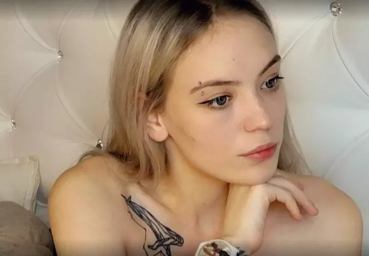 I have always dreamed of becoming a model, because models are in the spotlight. 朗😎👇 by Negative-Link-5332