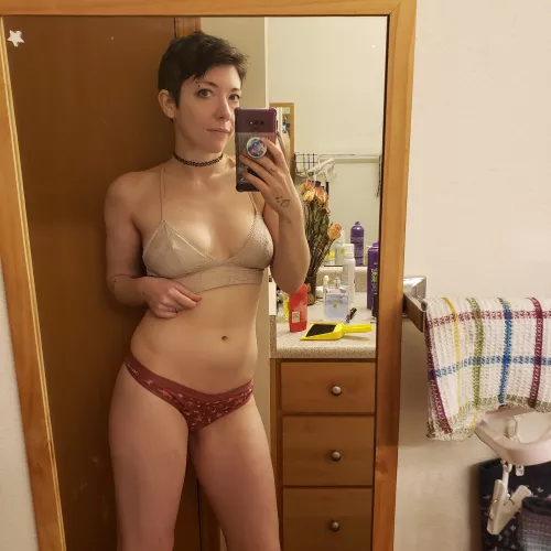 I have ginormous shoulders. by streetweeb