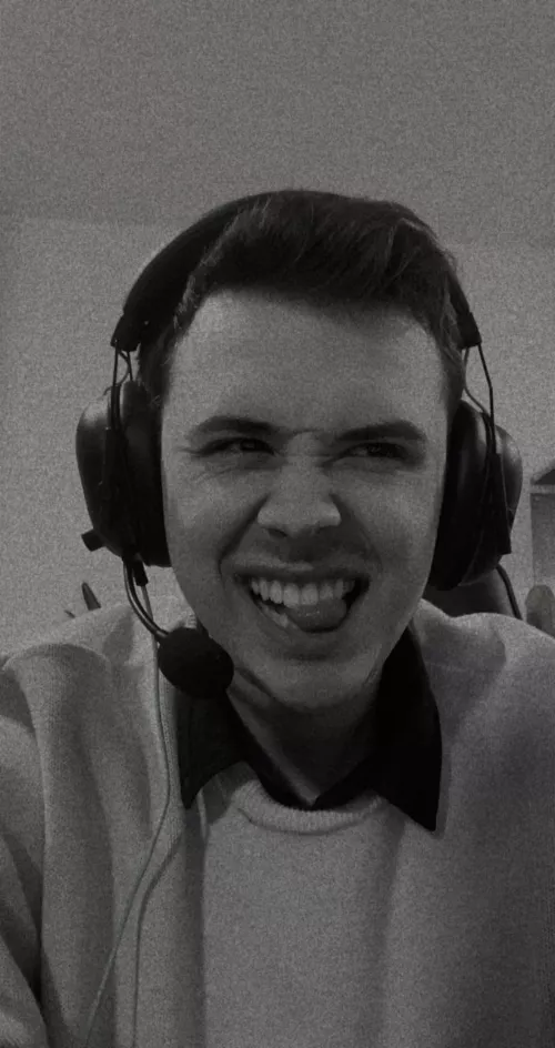 I have so much work I need to do but you know what I’m not doing…. Work by Sc_Jason_t9664