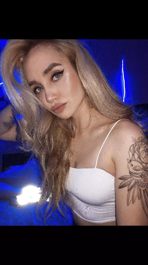 I have something to show 🍑🔥 don ‘t pass by 😘😋 by Narrow_Letterhead_95