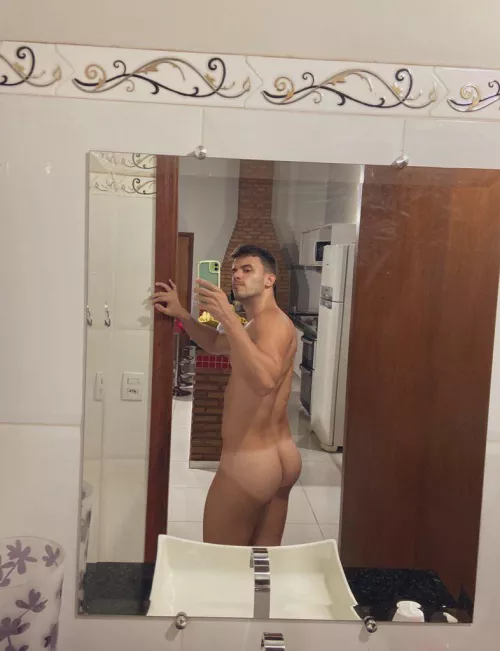 I have to clean this mirror. Someone to help me? by italofassin