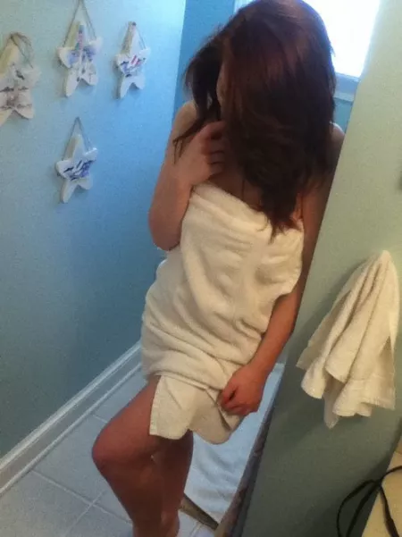 [I] Hiding behind her hair by Still_made_sense