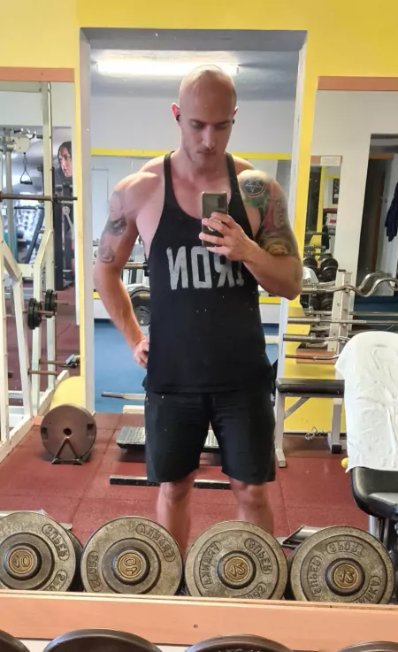 I hit pecs, shoulders and triceps today. What about you? by Legitimate-List9191