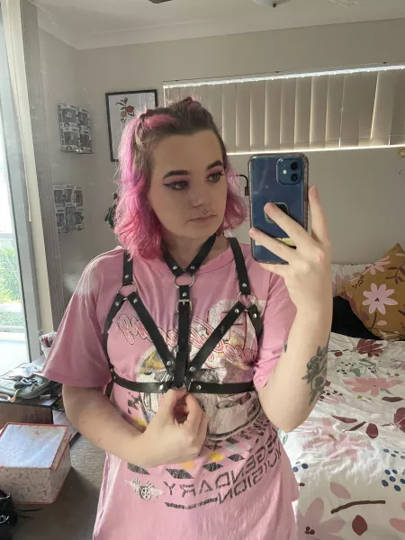 i hope everyone is having a good day x by smokeyscarlet