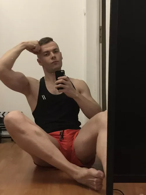 I hope everyone is having a lovely week 💪❤️ by filip_hot