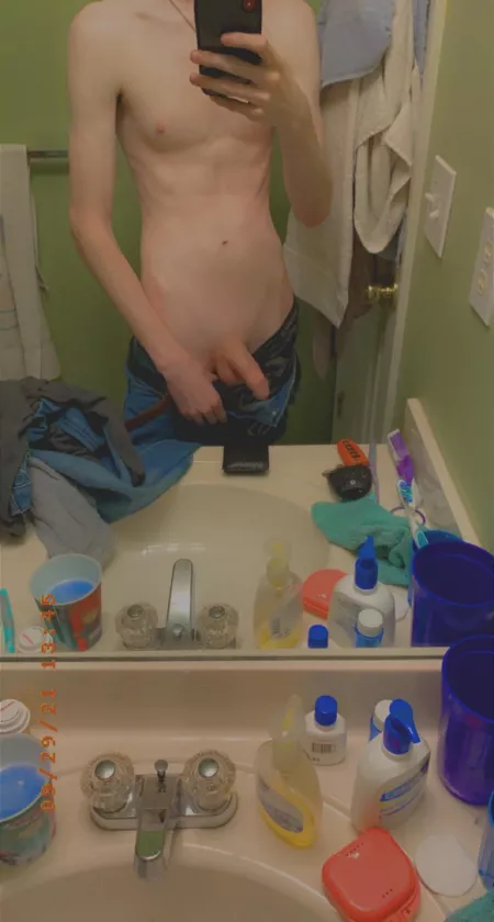 I hope I fit in or can distract you by Lanky-Ruin-9241