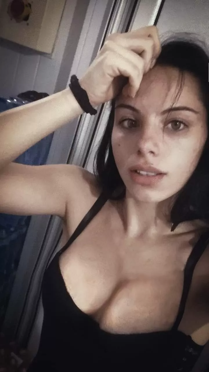 I hope least few of you get hard of that view [F] 💋 posted by BrilliantCouple1190