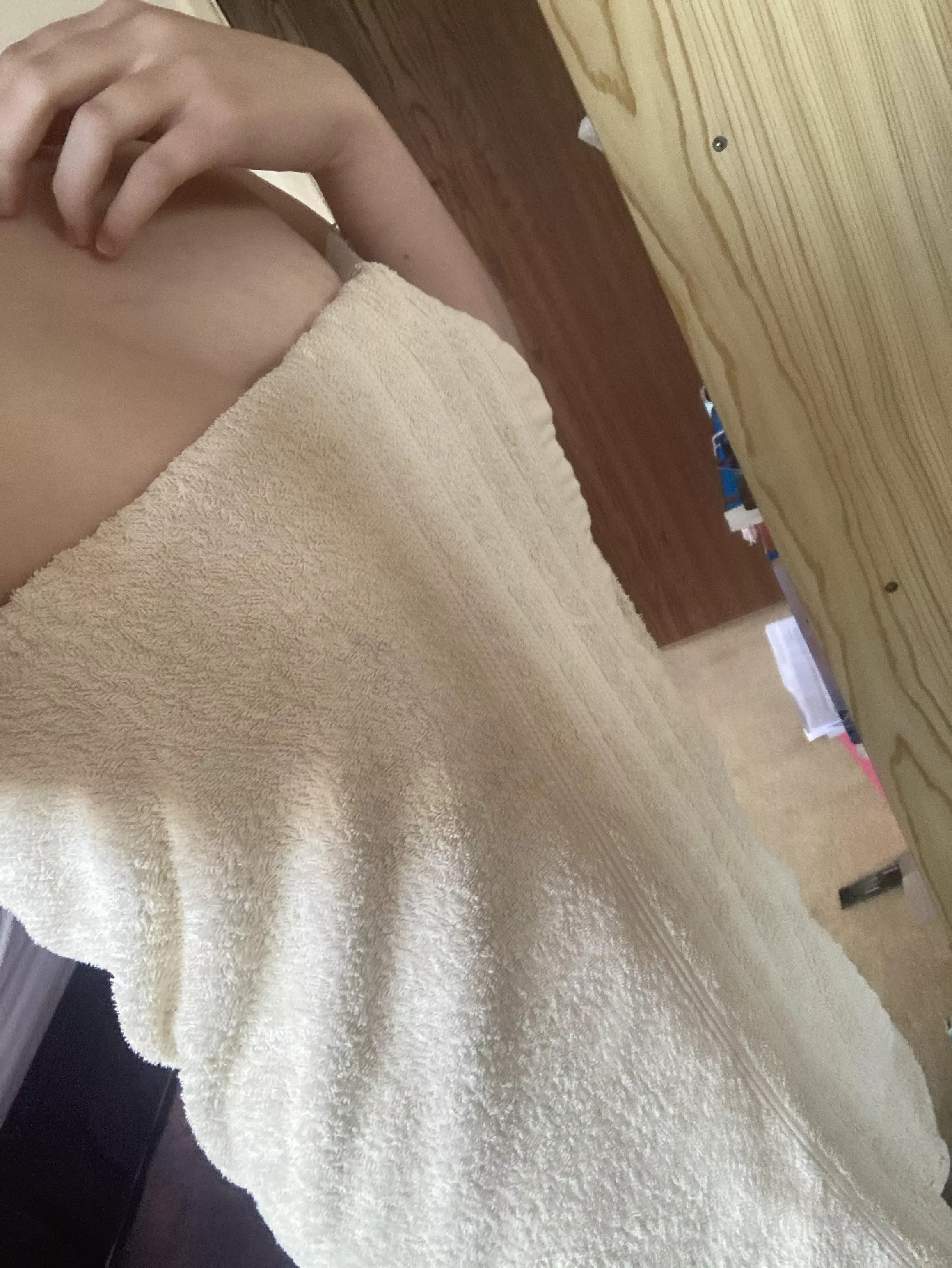 I hope my towel doesn’t slip ;) [OC] posted by BadKittyOwO