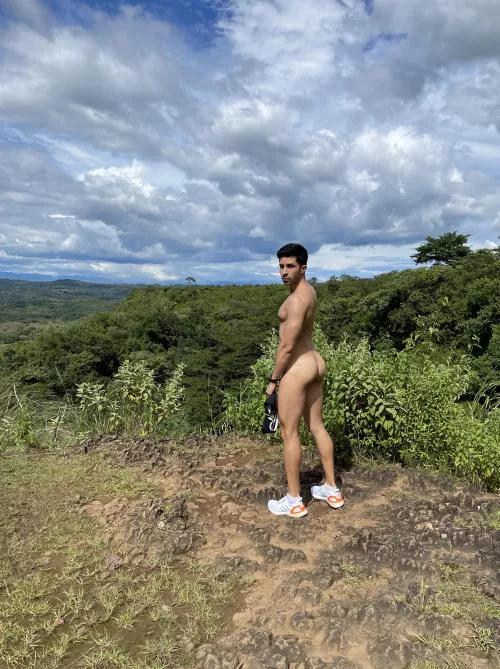 I hope to meet a mountain climber around here 🍆⛰ by joelinblue