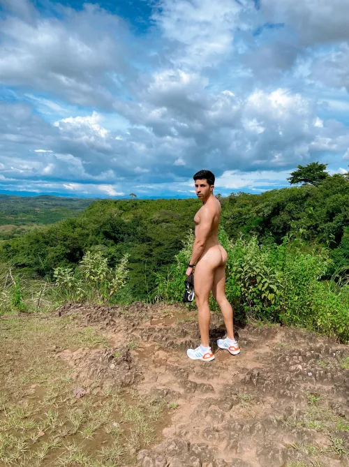 I hope to meet a mountain climber around here 🍆⛰ by joelinblue