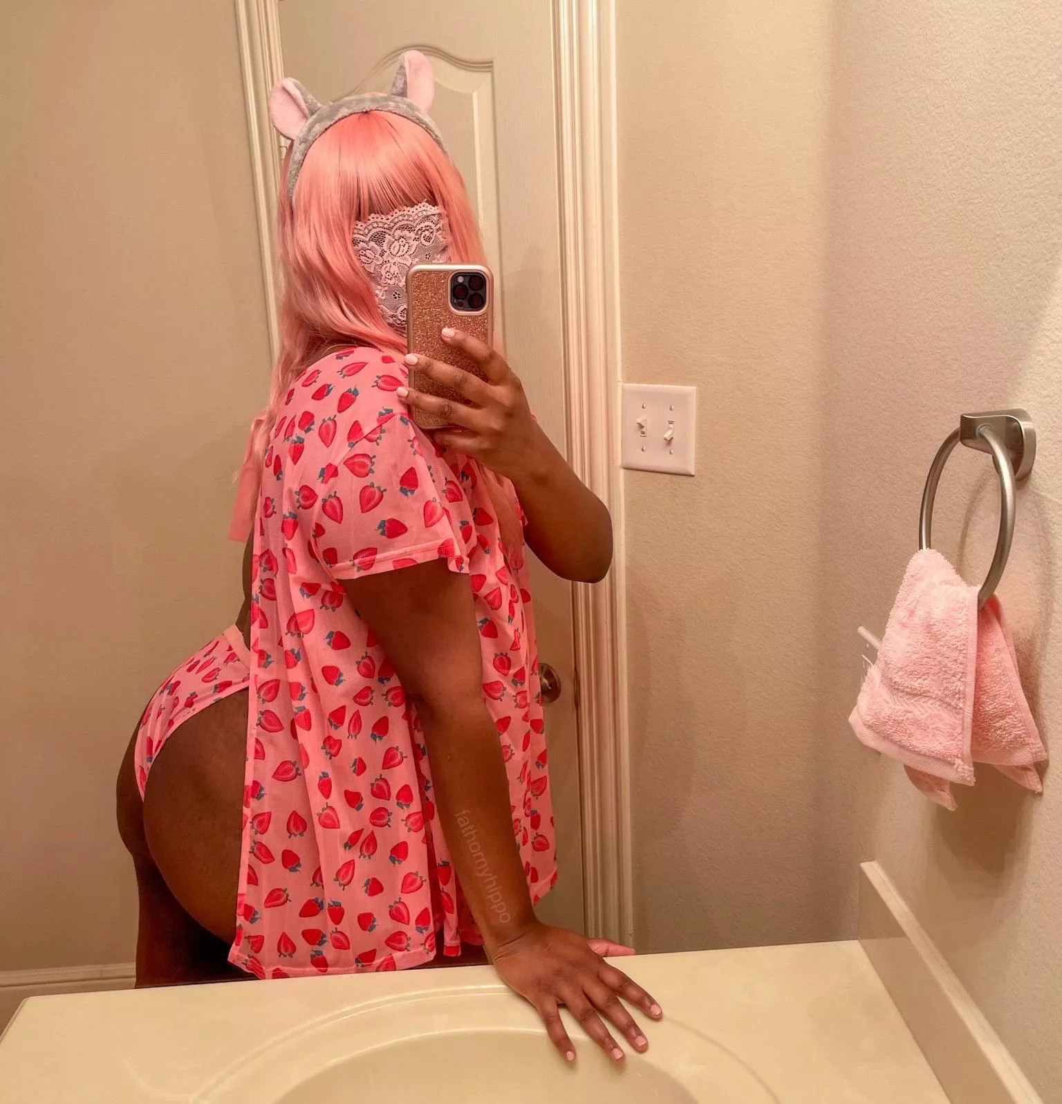 I hope ya like strawberries! :D 🍓 posted by fathornyhippo