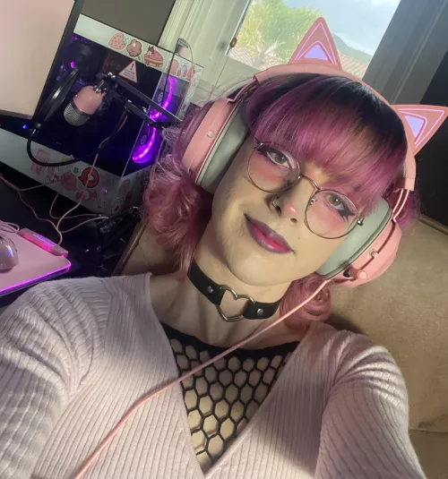 I hope you all like pink gamer femboys! 💕 by SatansParam0ur