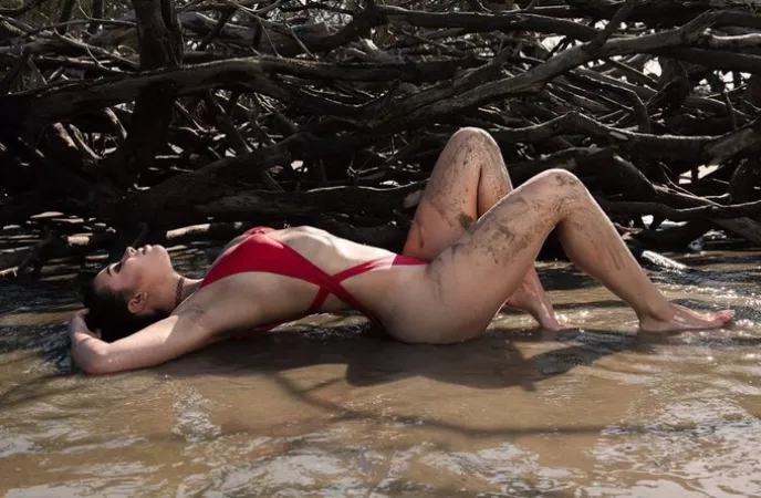 I hope you don't mind your women a little dirty [oc][f] by momoneyymoprobz