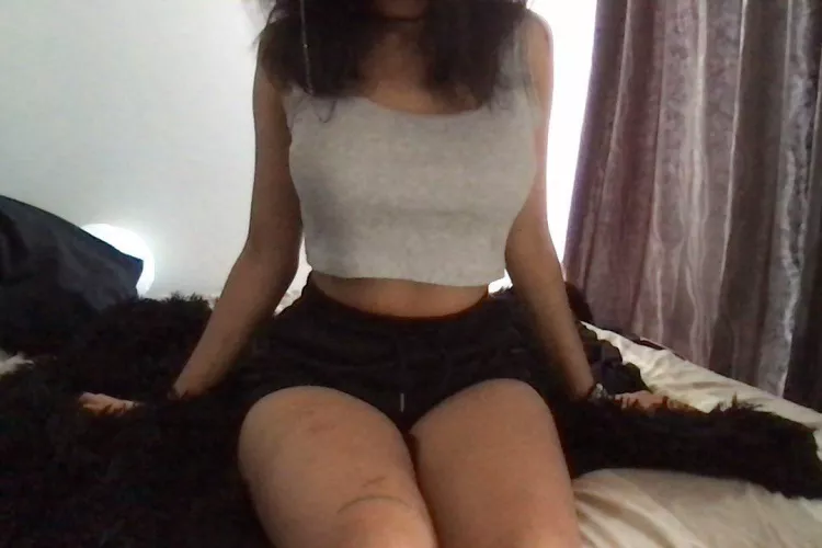 i hope you love my curves by BellaGh0st